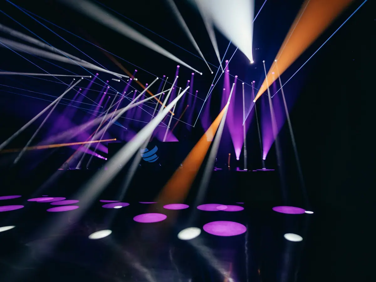 Coloured stage lights in performance